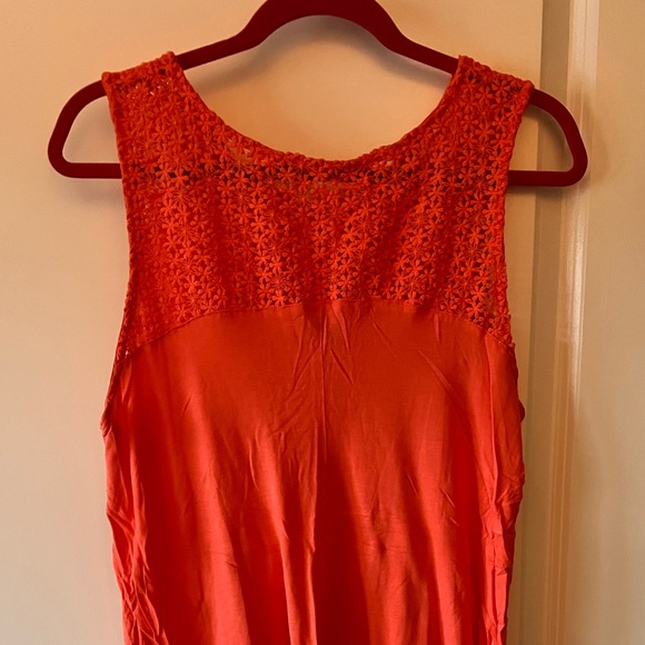 OLD NAVY Lace Neck Tank Top - Picture 3 of 4